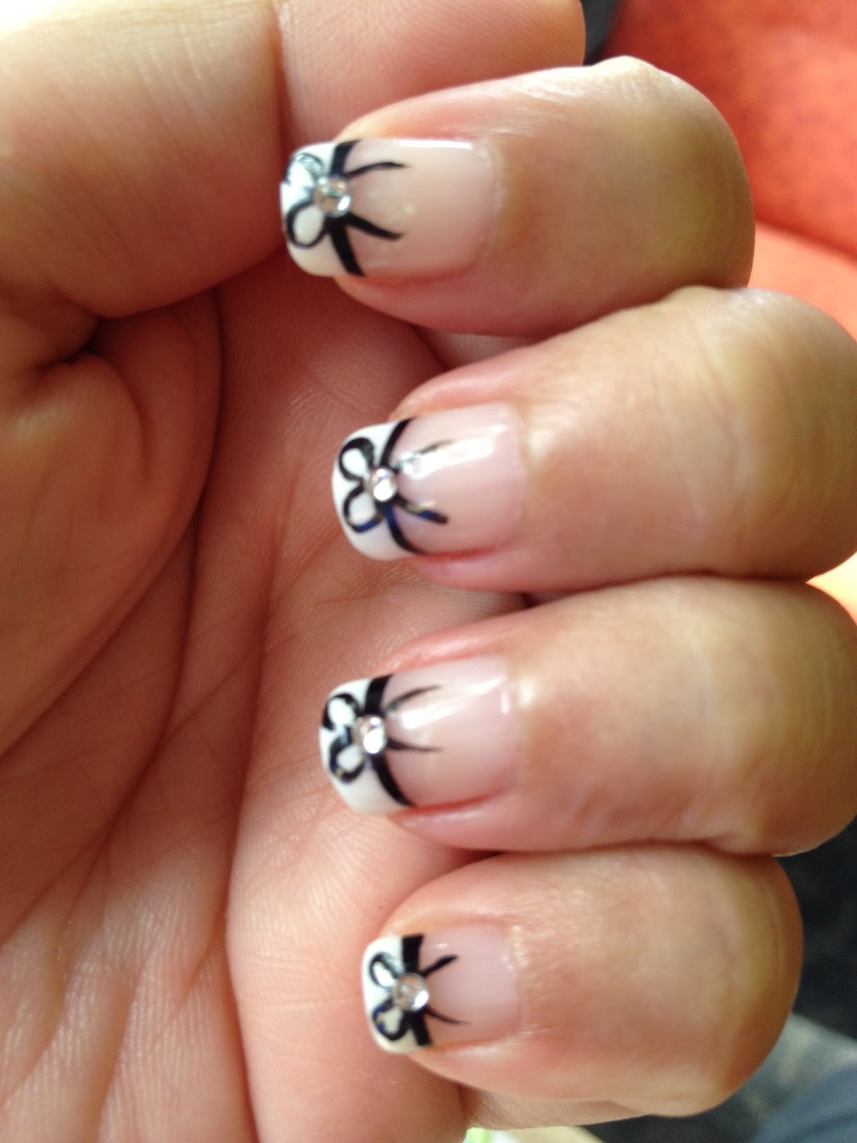Miaka's Life and Loves: Black bow nails from The Nail Status