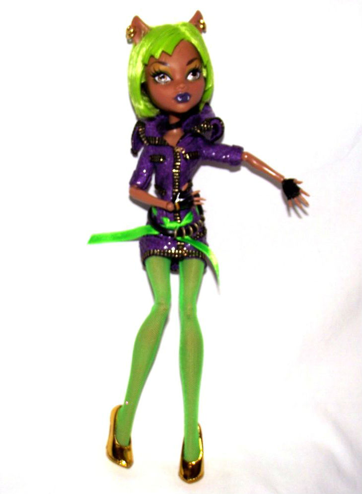 clawdeen wolf green hair