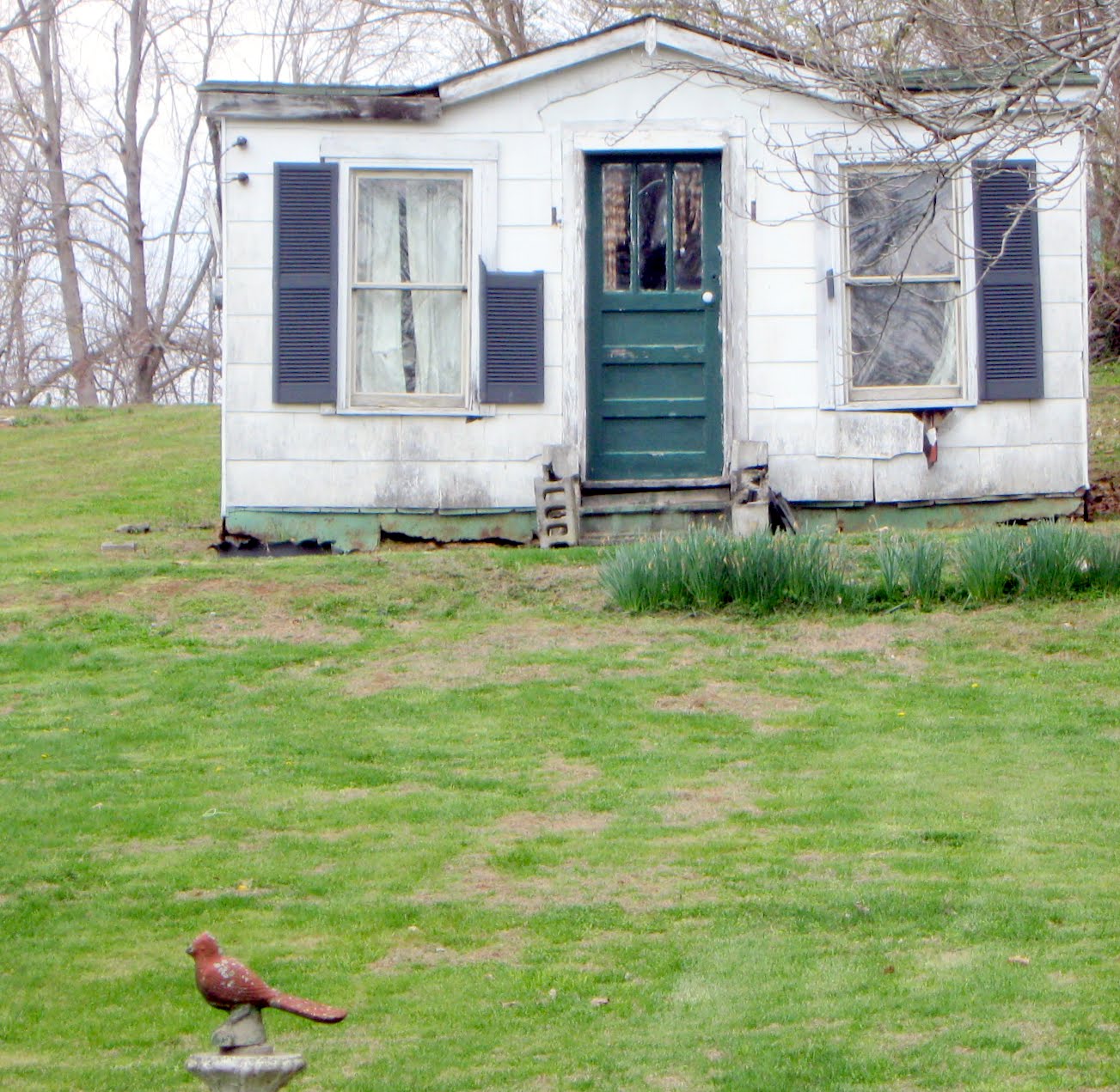 FOLKWAYS NOTEBOOK: NEW IDEA OF AN OLD IDEA -- SMALL HOUSES