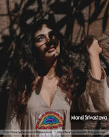 divya drishti serial actress mansi srivastava hot photo, hot cleavage show by divya drishti actress mansi in sleeve less wear under tree shadow.