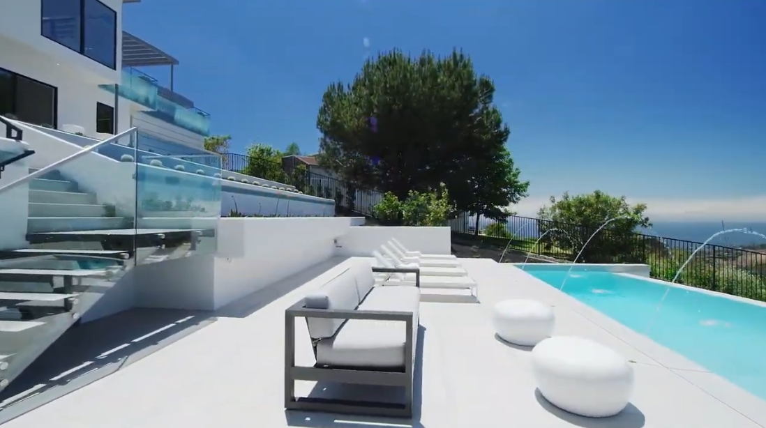 31 Photos vs. 2570 Park Ave - Luxury Home & Interior Design Video Tour 31 Photos vs. 2570 Park Ave - Luxury Home & Interior Design Video Tour