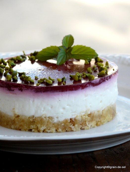 Bonne Année: Mascarpone-Tonka-Törtchen mit Beeren-Cassis-Spiegel auf ...