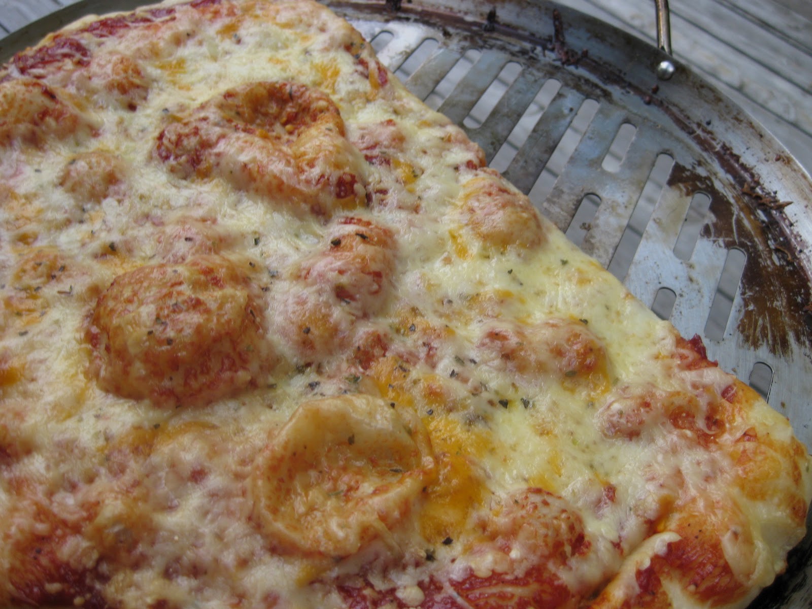 Megan's Kitchen BBQ Pizza Pan vs. Pizza Stone