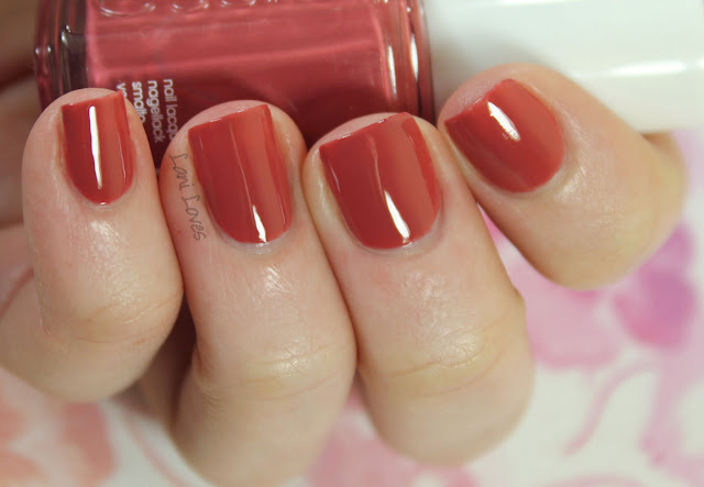 Essie Gel Setter Top Coat & In Stitches Nail Polish Review