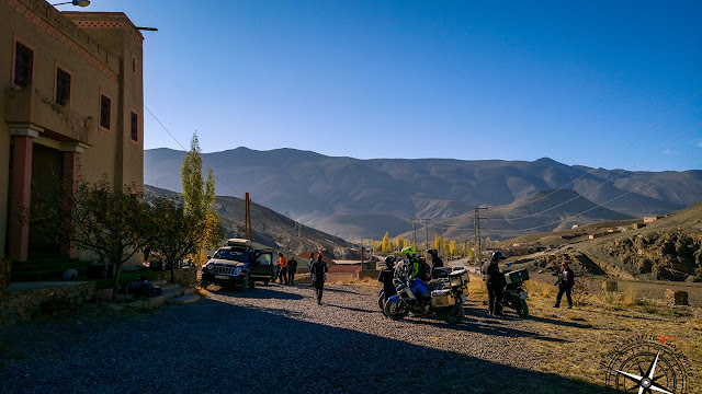 Recogiendo en la kasbah de Imilchil