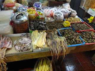 Productos en un mercado de Macao