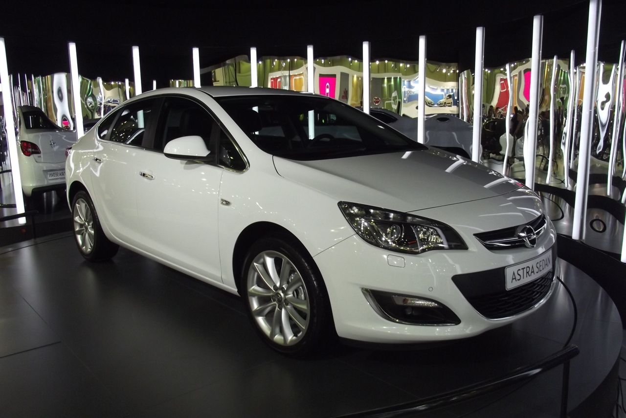 Opel-Astra J: aracın özellikleri Opel-Astra J: aracın özellikleri