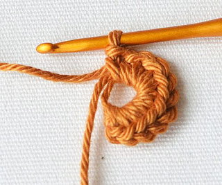 Christmas Gift Tag and Garland - crochet tutorial by Lilla Bjorn Crochet