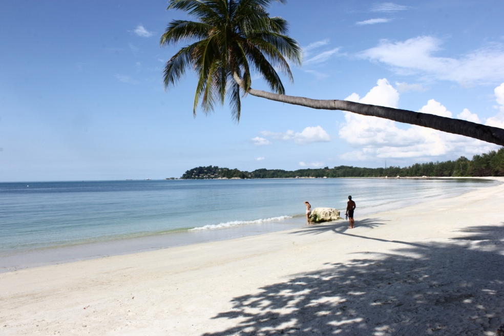 Wisata Alam Pantai Lagoi Bintan Apreri Salim