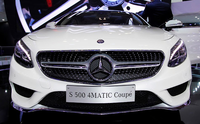 Thiết kế La zăng Mercedes S500 4MATIC Coupe Mercedes S500 4MATIC Coupe sử dụng La zăng 1 nan, có họa tiết Kim cương đính kèm