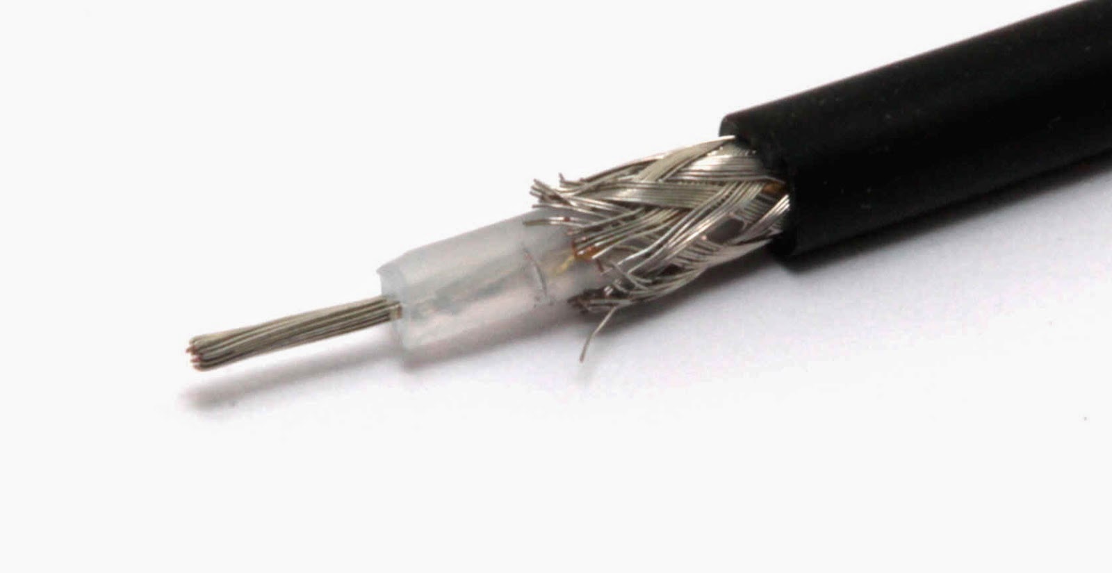Kelebihan dan Kekurangan Kabel UTP, Coaxial, Fiber Optic dan Wirelles