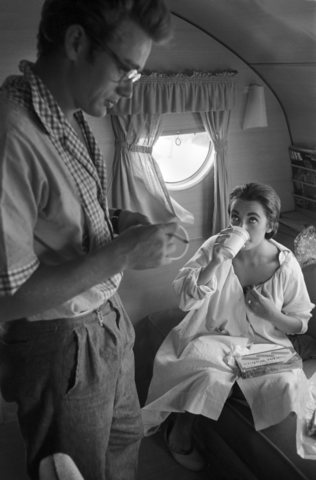 Candid Photos of Liz Taylor and James Dean on “Giant” set ...