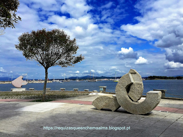 Escultura no passeio marítimo Escultura no passeio marítimo