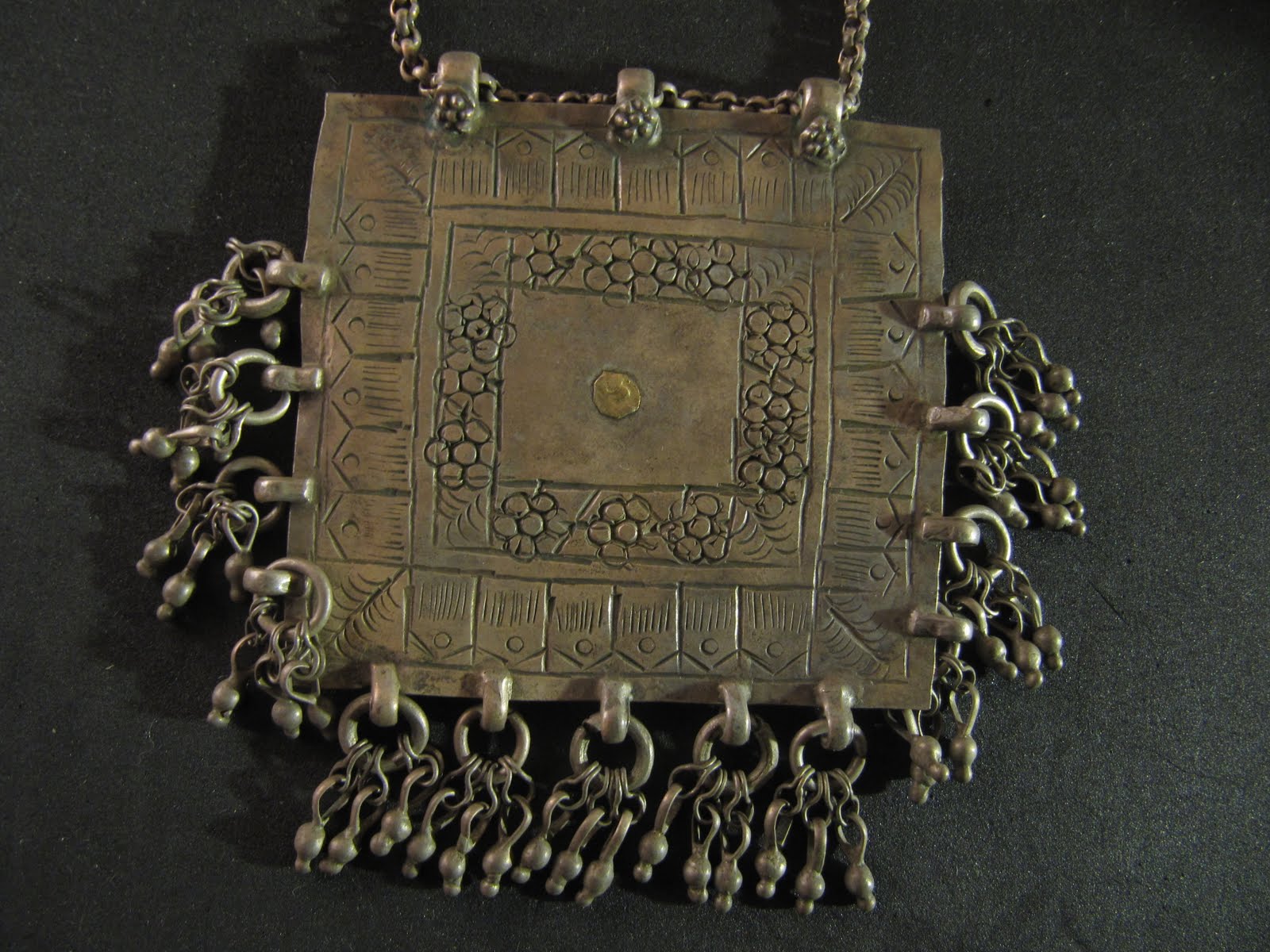 earthglobalart Traditional silver Indian pendant 11