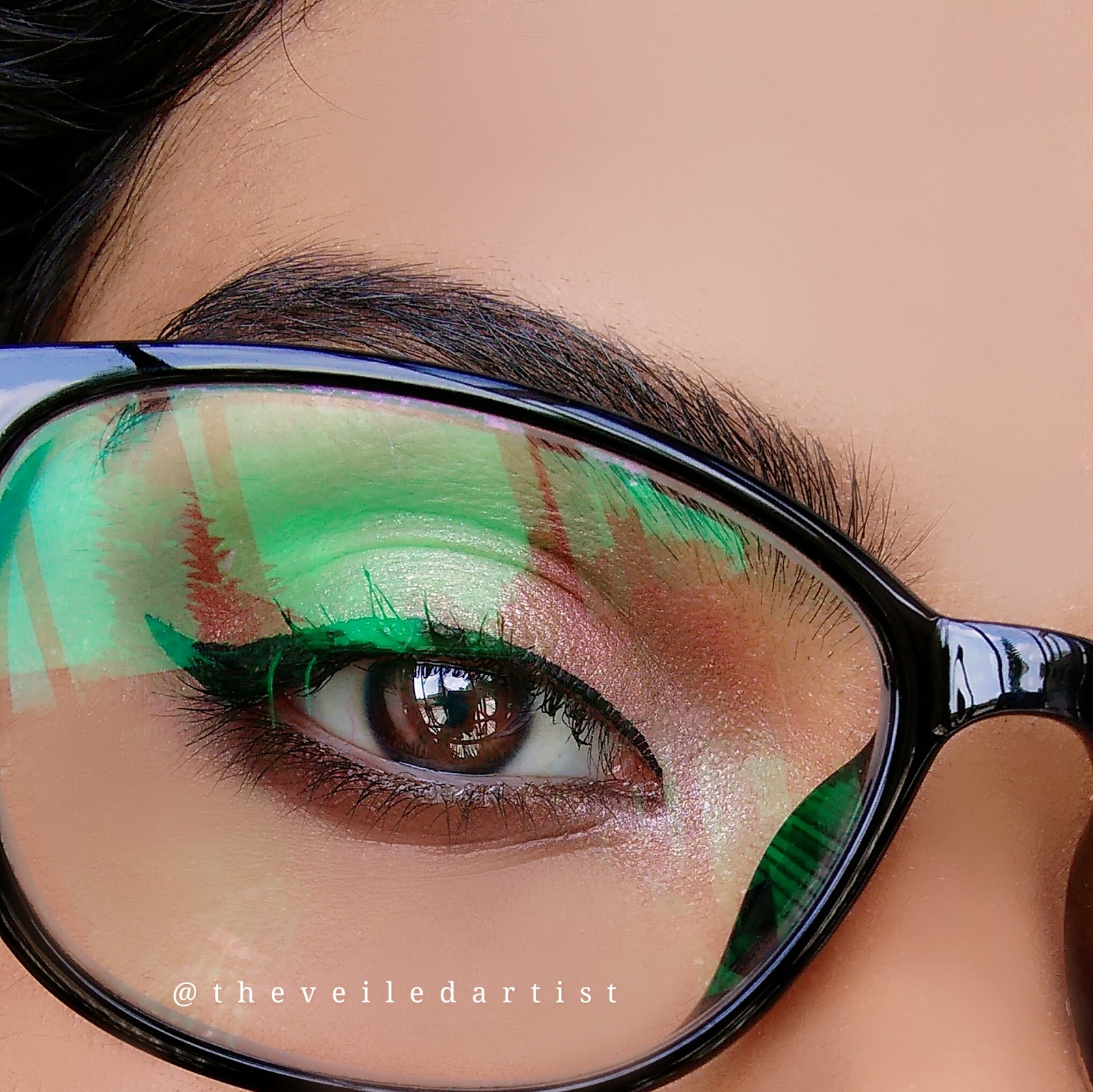 Here's What 10 People Look Like With and Without Their Glasses On