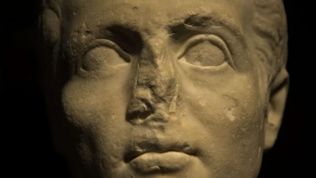 Tại sao nhiều tượng Ai Cập cổ đại bị mất mũi