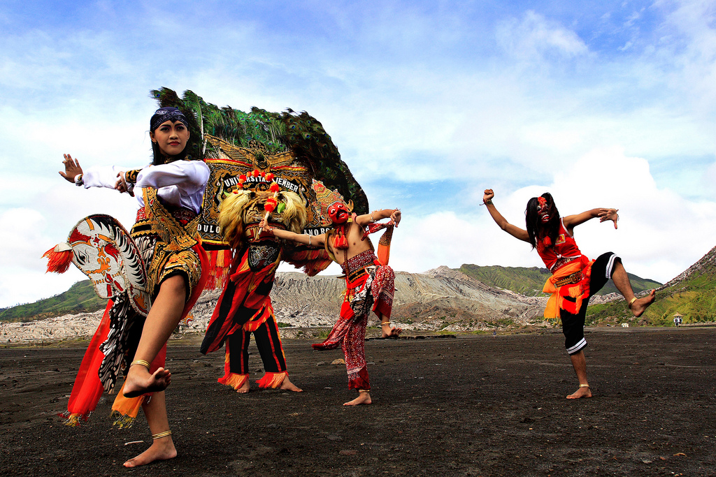Pustaka Digital Indonesia Memahami Seluk Kesenian Reog, Kesenian Asli