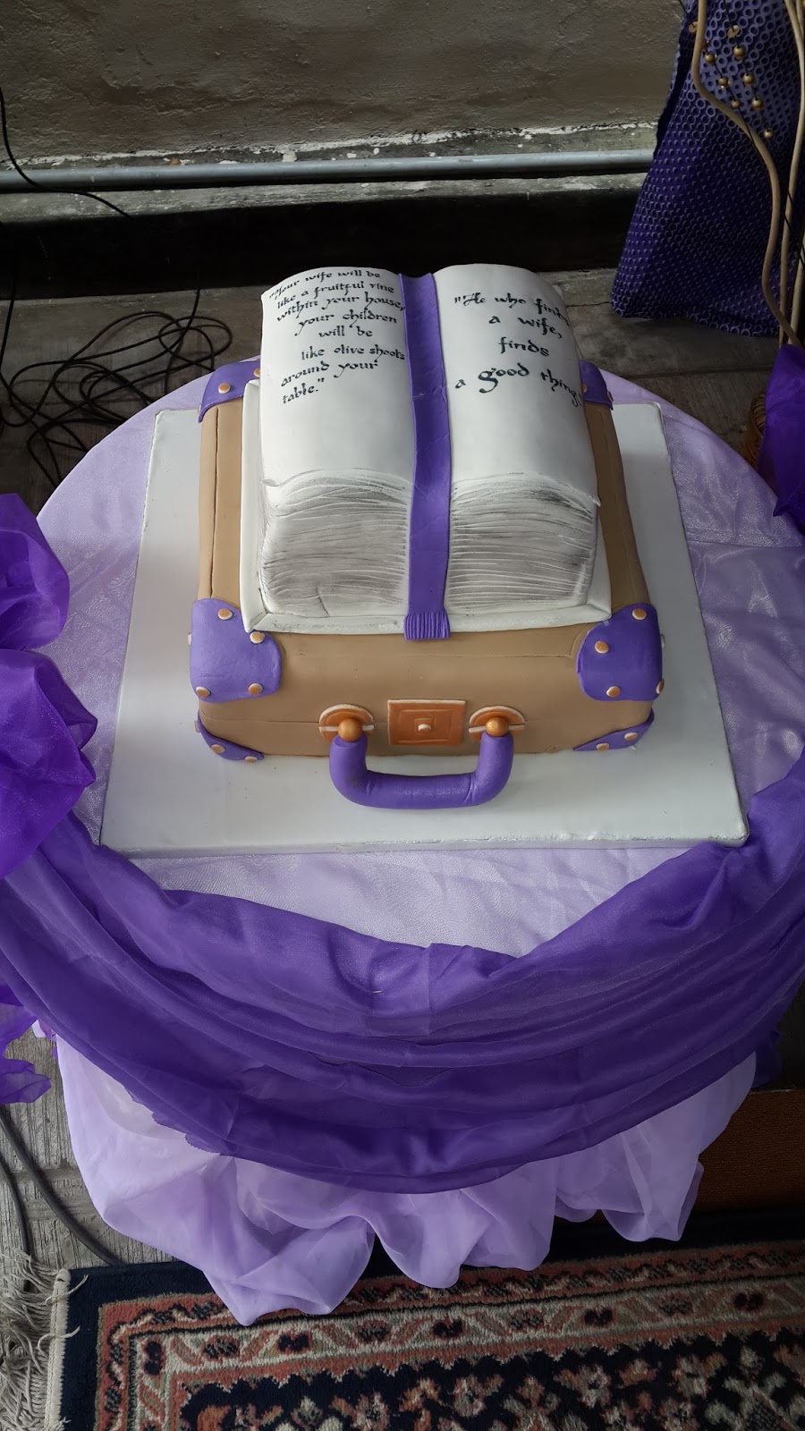 La Bible Officielle Du Cake Factory Cake Factory: Bible and Suitcase Traditional Cake