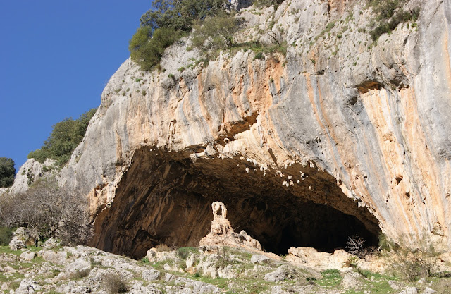 Cueva del Fraile en el cañón del río Bailón .