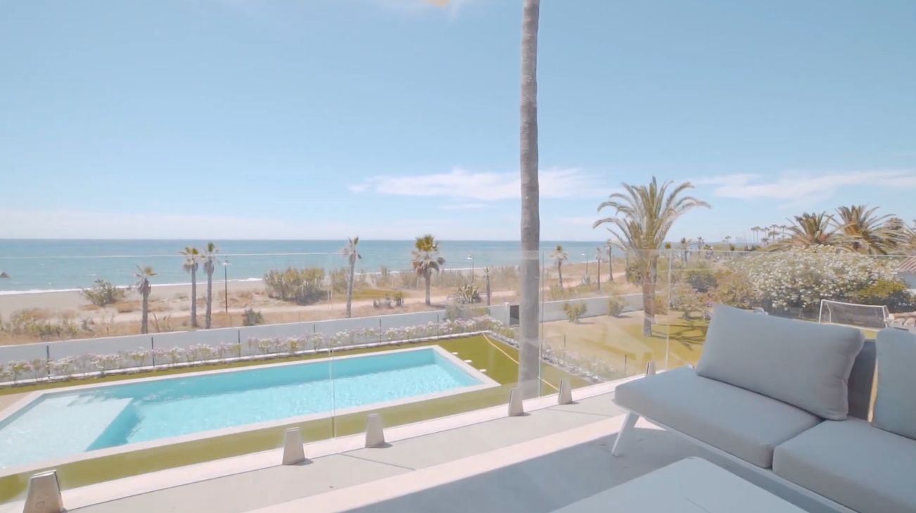 Home Interior Design Tour vs. Luxury frontline beach villa between Marbella and Estepona