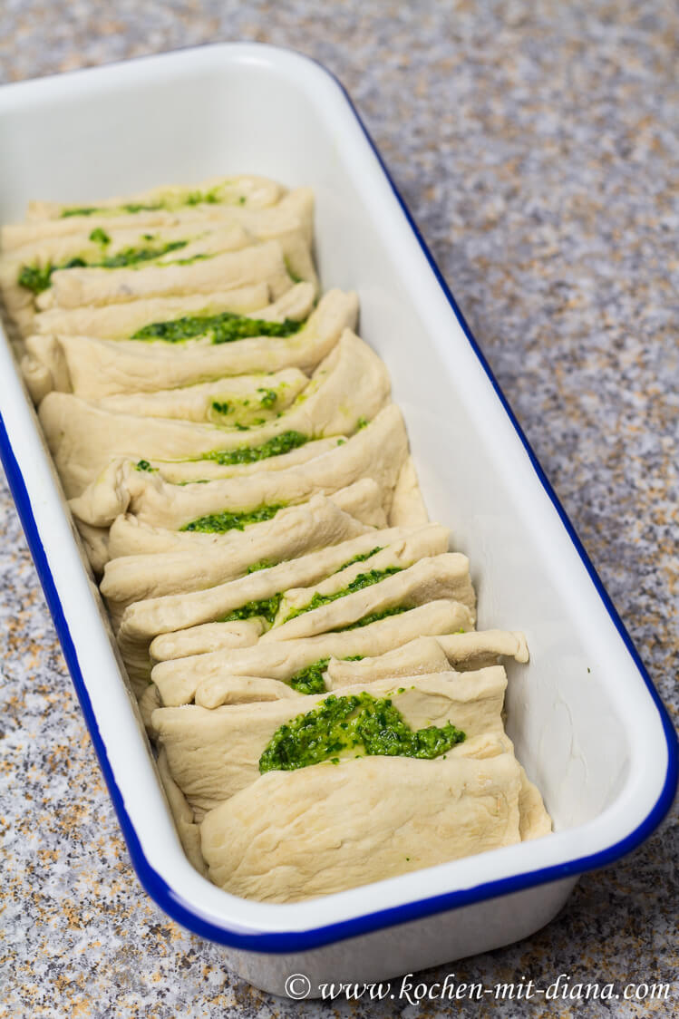Pull apart bread with wild garlic pesto Cooking with Diana