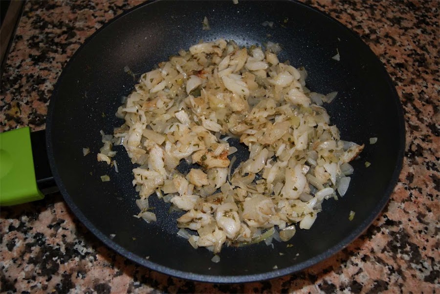 receta de buñuelos de bacalao paso 2