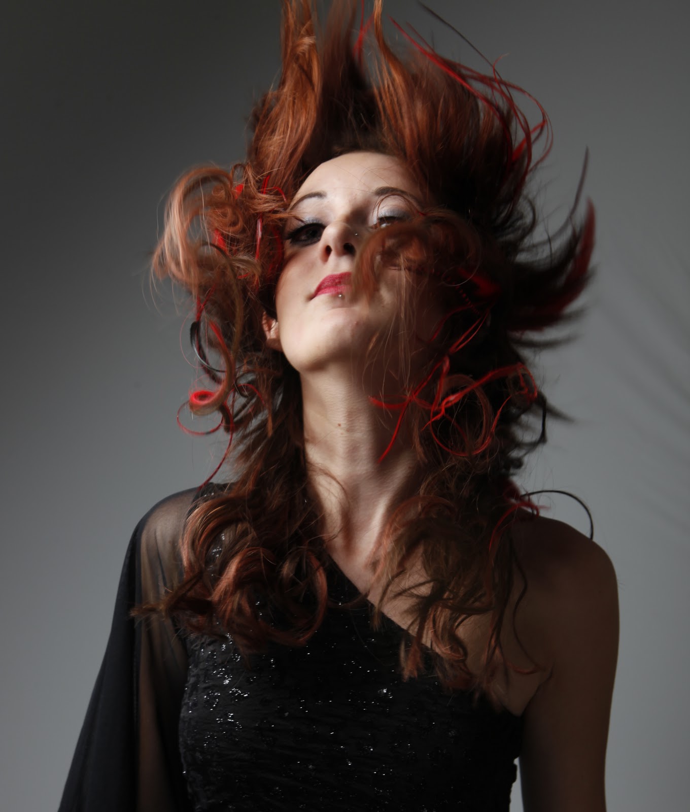 Which hair extensions are right for me: Fashion shoot with feathers