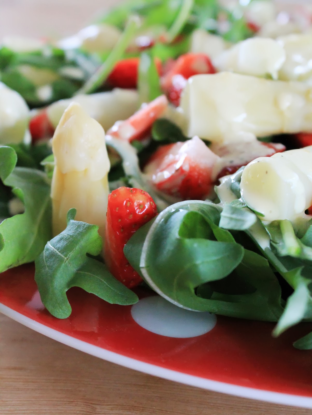 Svenja&amp;#39;s Koch- und Backblog: Spargel-Rucola-Salat mit Erdbeeren an ...