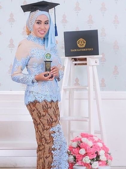 Model Kebaya Wisuda Muslim Untuk Wanita Berjilbab Model Kebaya Wisuda Muslim Untuk Wanita Berjilbab