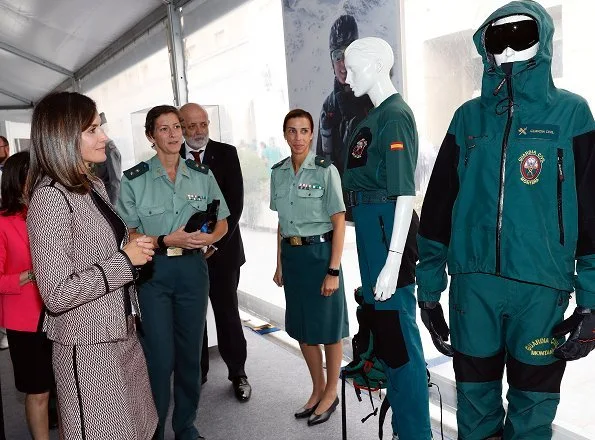 Queen Letizia attends the 30th anniversary of the incoming of the women in the Civil Guard. Letizia wore Hugo Boss jacket and skirt