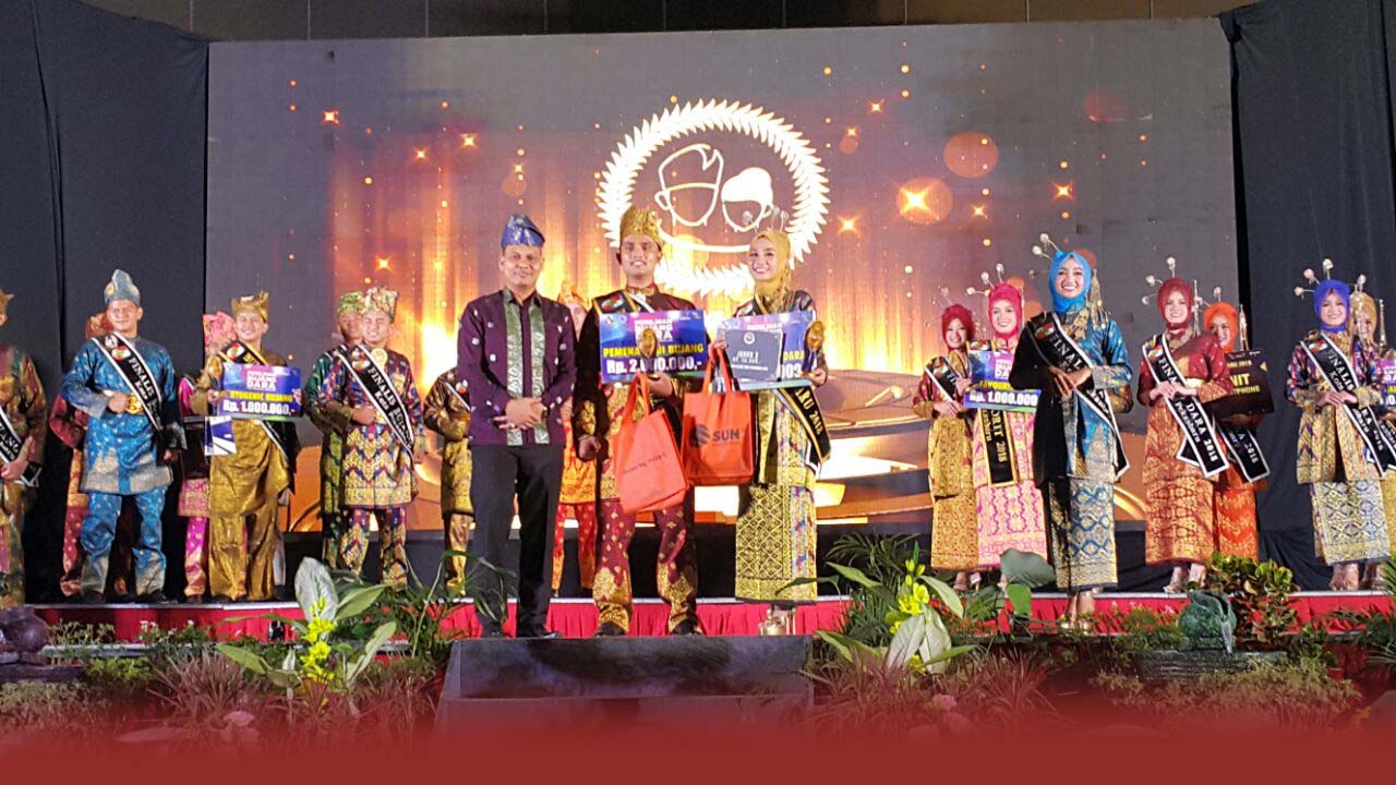 Selamat! Inilah Pemenang Bujang Dara Pekanbaru 2018, Dan hinggalah di malam Puncak Pemilihan di SKA Co Ex tadi malam (sabtu 14/4). Sebuah acara yang digelar oleh Dinas Kebudayaan dan Pariwisata (Disbudpar) Kota Pekanbaru