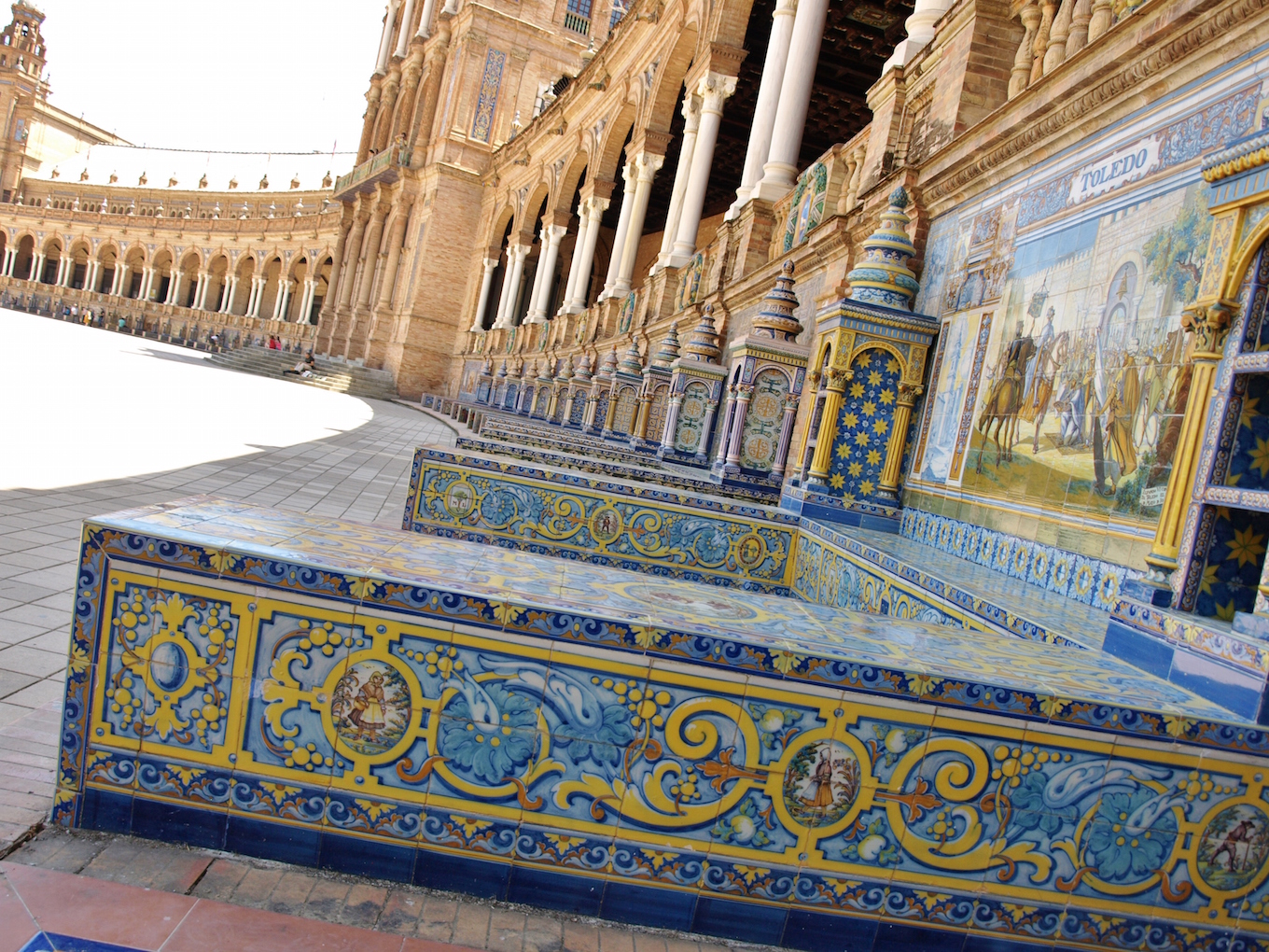 Sevilla Daily Photo Los Bancos De La Plaza De Espa a 1 