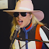 VIDEO: Lady Gaga cantando 'Perfect Illusion' en 97.1 AMP Radio