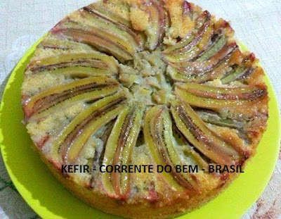 BOLO DE BANANA, IOGURTE DE KEFIR E MEL