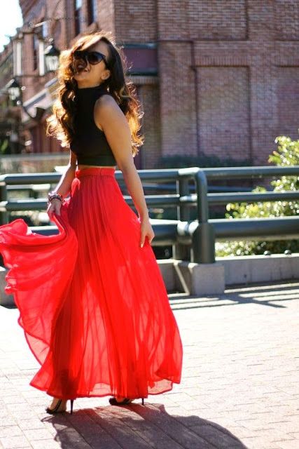 Street style | Red pleated maxi skirt | Just a Pretty Style