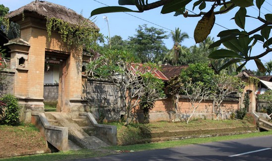 Objek Wisata Desa Kapal Mengwi Badung