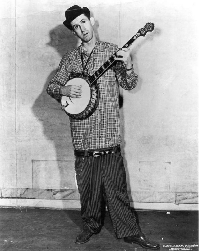 David stringbean akeman wore his pants like that before it was even a