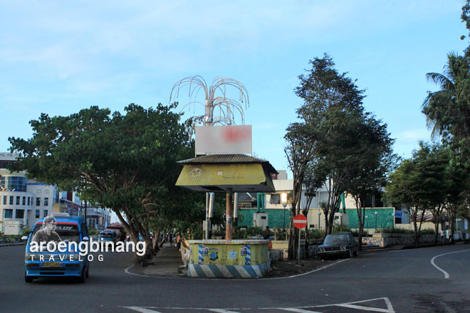 patung wolter monginsidi dan pierre tendean manado sulawesi utara