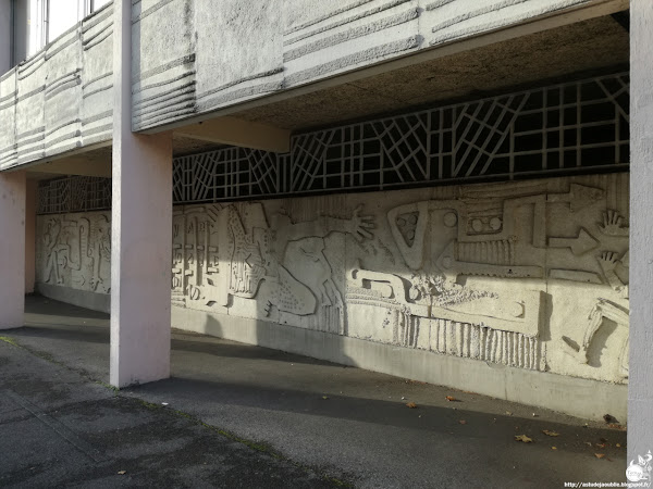 Creil - Centre d'imagerie médicale et parking.  Sculpteur: Jean Kerbrat  Creation: Entre 1972 et 1976