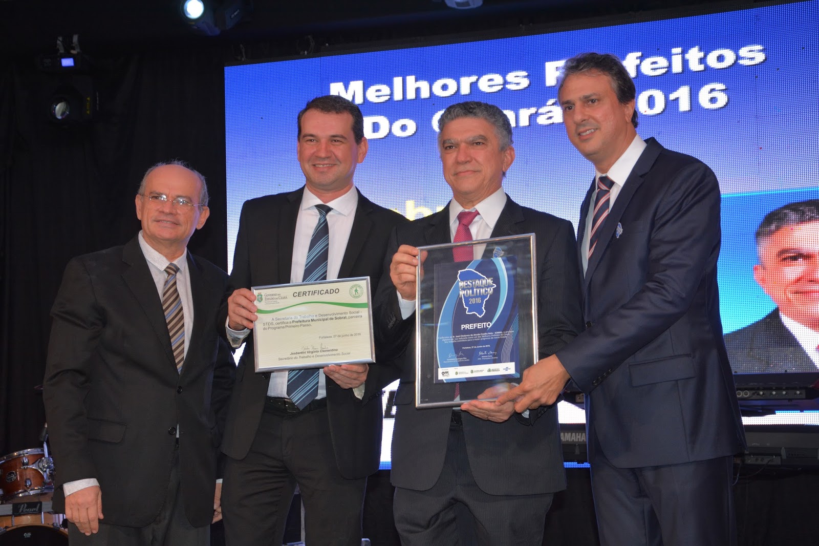 Blog Sobral Cultural 6ª Vez Prefeito Veveu Arruda recebe prêmio como um dos melhores