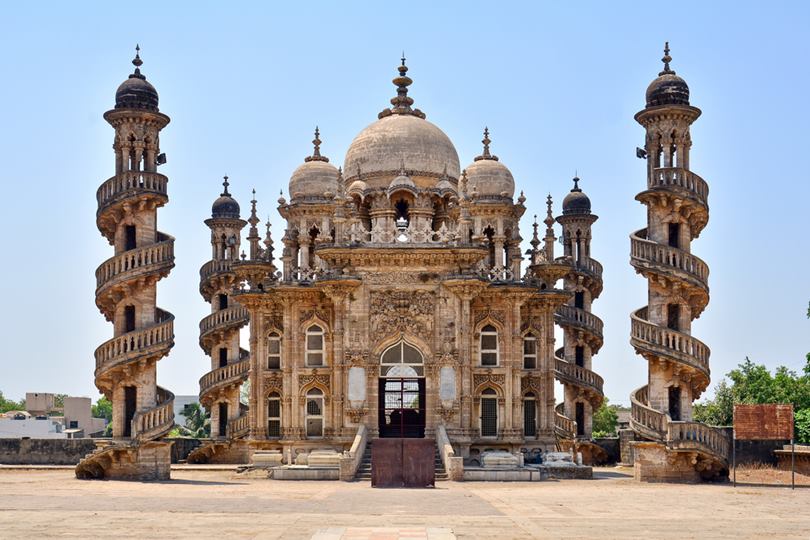 Mahabat Maqbara is a beautiful mausoleum in Junagadh, Mohabbat Maqbara, Bahaduddinbhai Hasainbhai Maqbara, Mahabat Maqbara, Mahabbat Maqbara, Muqbara, Mausoleum of Bahaduddinbhai Hasainbhai