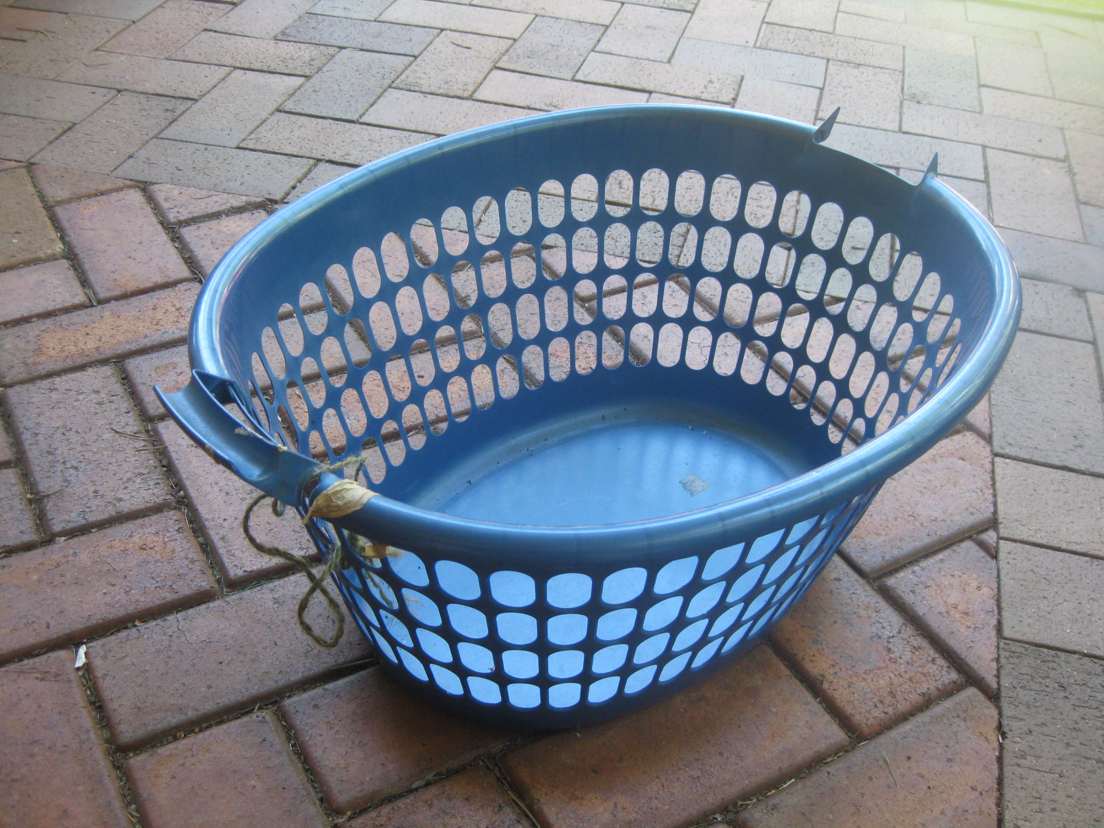 How to fix a cheap plastic washing basket!
