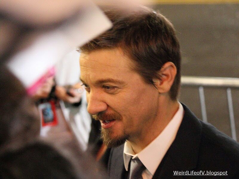 Thor: The Dark World Red Carpet Premiere Jeremy Renner signing autographs