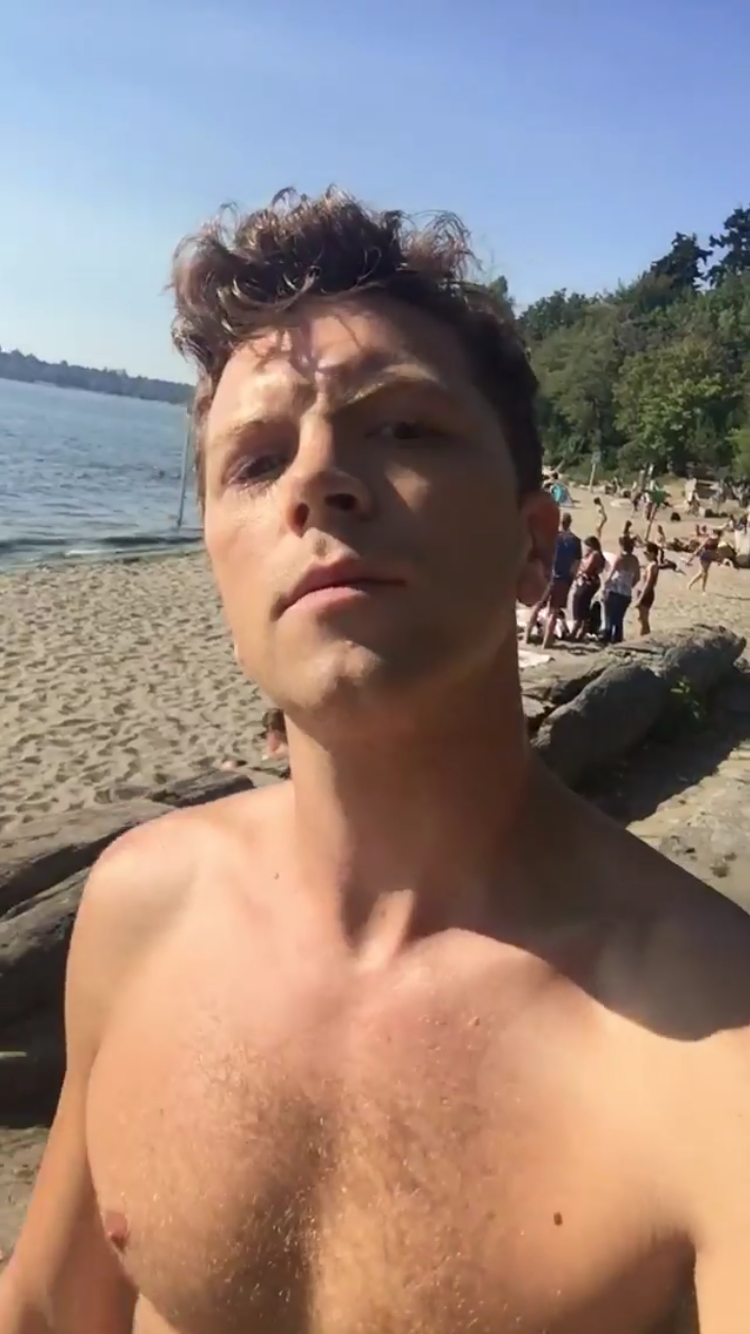 Alexis_Superfan's Shirtless Male Celebs: Michael Seater shirtless beach