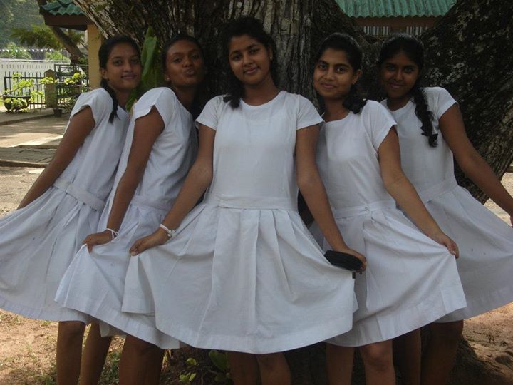 Форма шри. Sri Lanka School. Srilankan School girls. Sri Lankan School girl leaked.