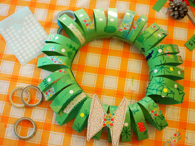 attach both paper tubes for Christmas wreath