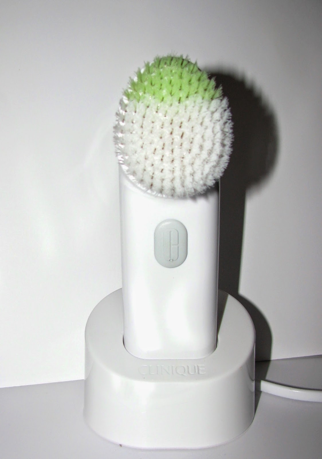 The Beauty Alchemist: Clinique Sonic System Purifying Cleansing Brush