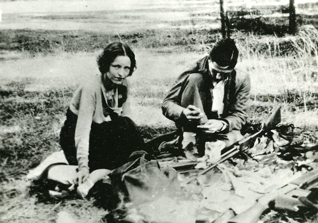 Check Out What Clyde Barrow and Bonnie Parker Looked Like  in 1934 