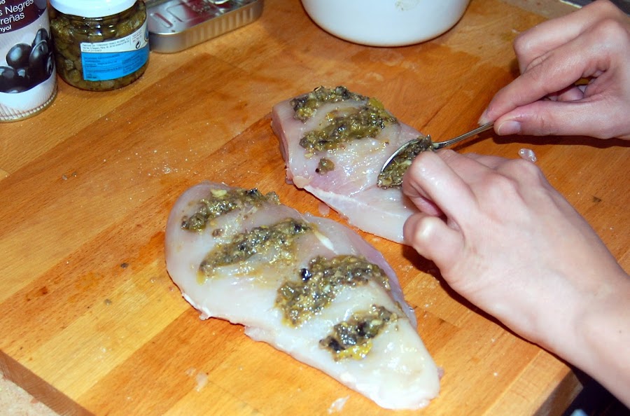 Receta fácil: Pechuga de pollo con tapenade y bacon