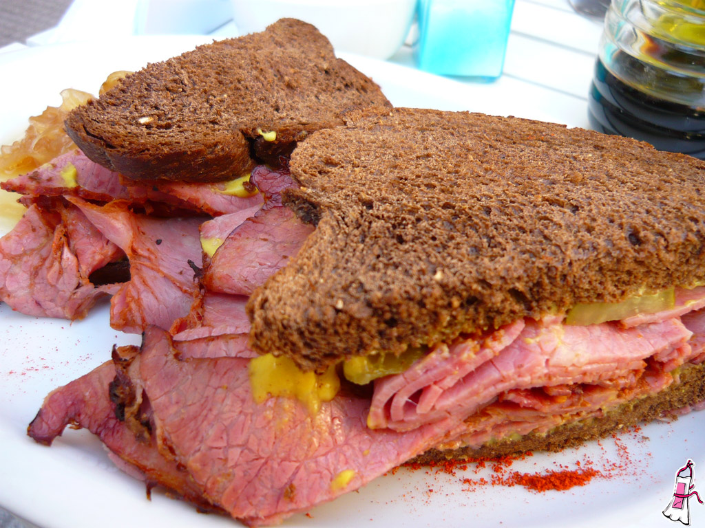 Comimos en La Crespo Hot Pastrami y otras delicias caseras /